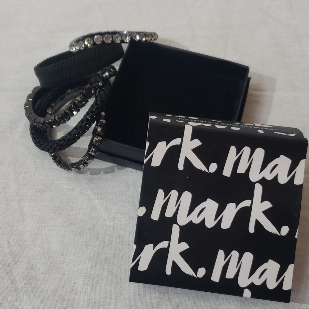 Avon/Mark Matte Attack Bracelet Set - image 1